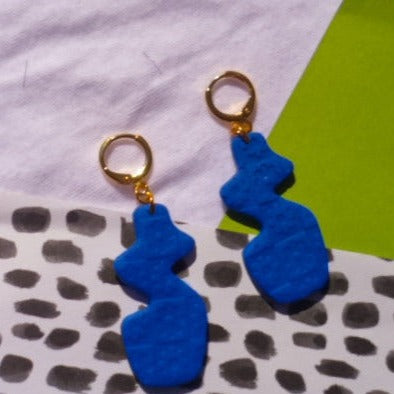 Blue curvy earring with flower checker imprinted texture